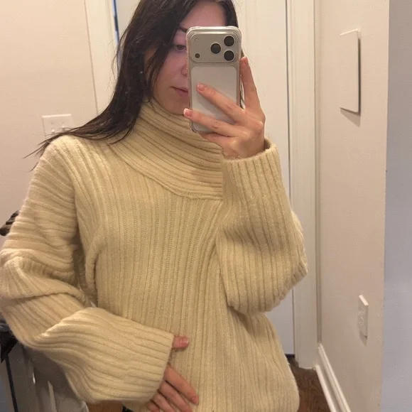 Cozy Cream Ribbed Turtleneck Sweater - Picture 4 of 5